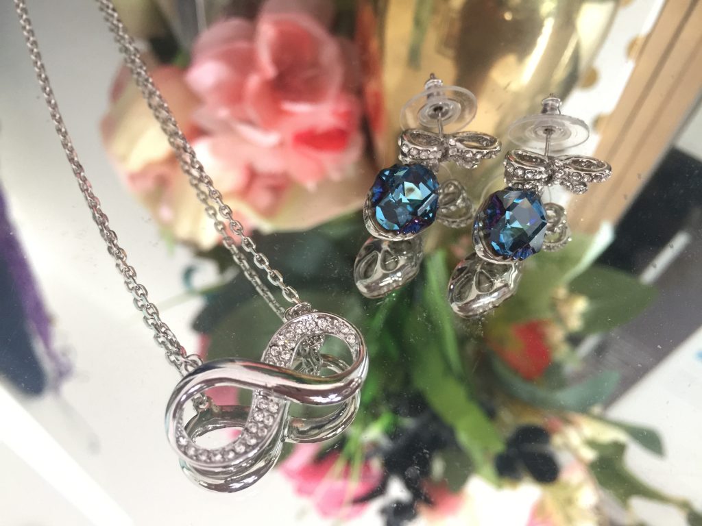 GIVEAWAY: Win a Necklace & Earring Set + Over 50+ Other Prizes