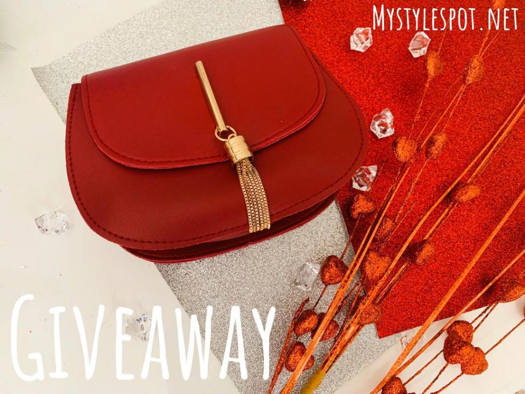 GIVEAWAY: Win a Chic Handbag for the Holidays