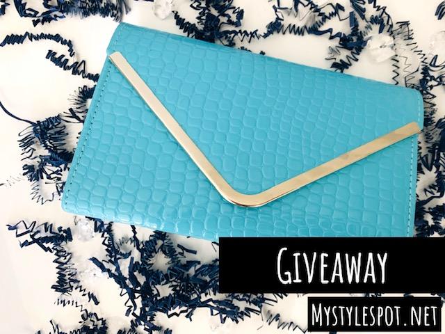 GIVEAWAY: Enter to Win a Chic Handbag + TONS of Other Fun Summer Prizes